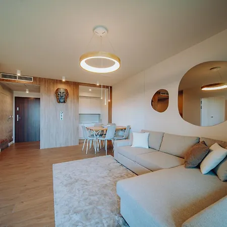 Silence Krass Z Prywatnym Jackuzi * 斯克拉斯卡波伦巴