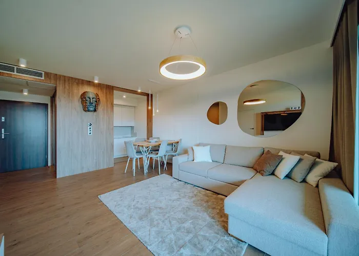 Silence Krass Z Prywatnym Jackuzi 斯克拉斯卡波伦巴